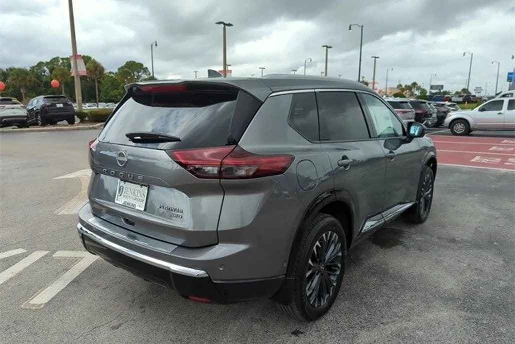 2026 Nissan Rogue Platinum photo 1