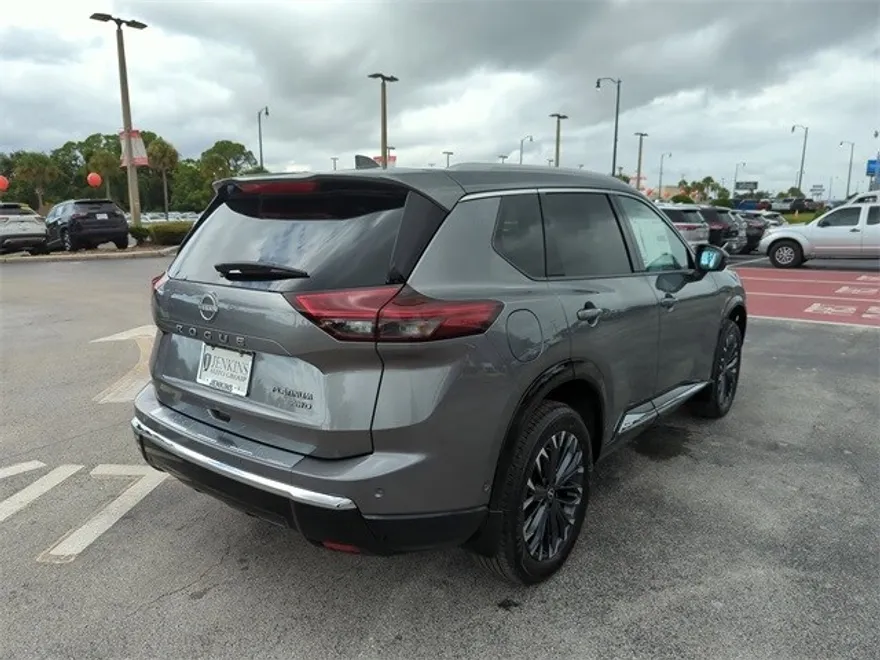 2026 Nissan Rogue Platinum photo 1