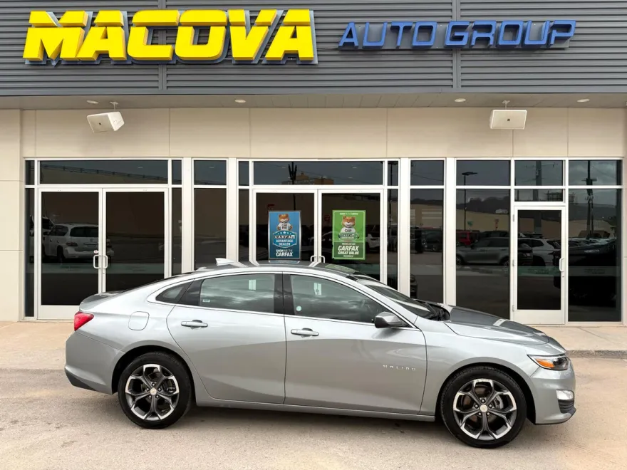 2024 Chevrolet Malibu 1LT photo 1