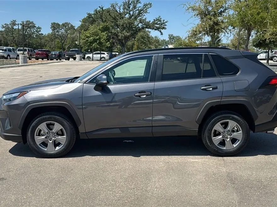 2024 Toyota RAV4 XLE photo 1