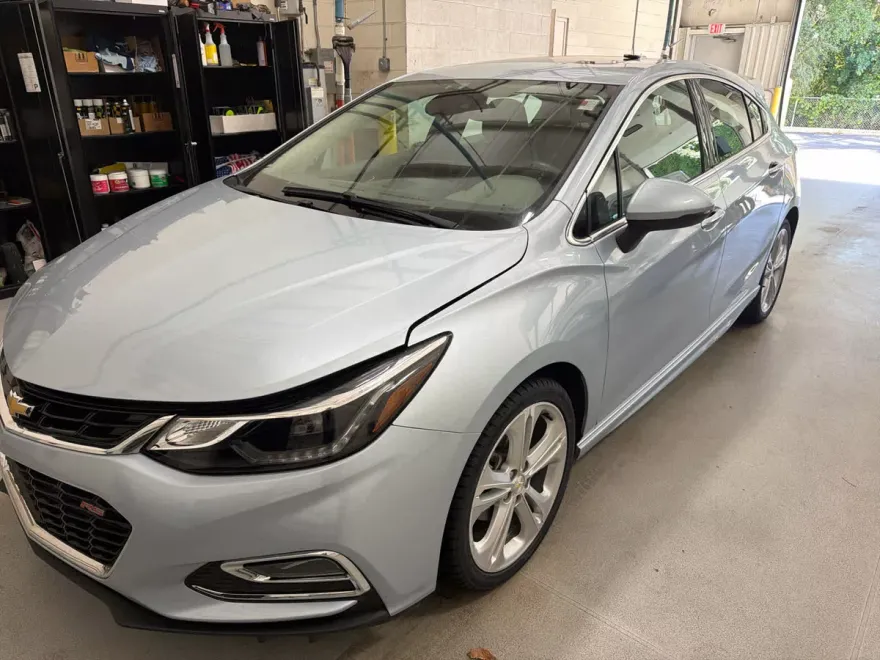 2017 Chevrolet Cruze Premier photo 1
