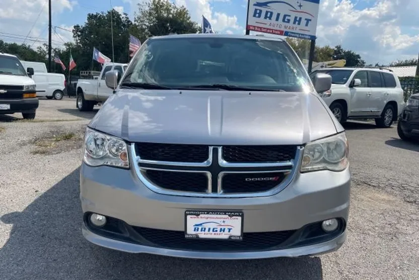 2019 Dodge Grand Caravan SXT photo 1