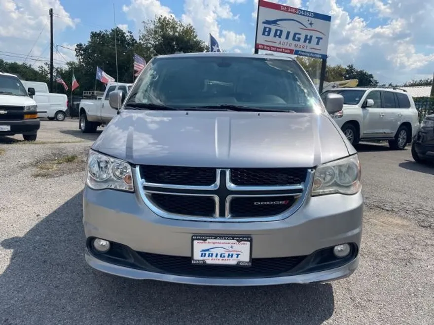 2019 Dodge Grand Caravan SXT photo 1