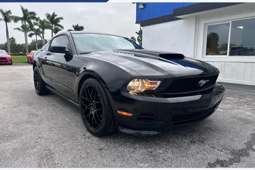 2012 Ford Mustang Base photo 1