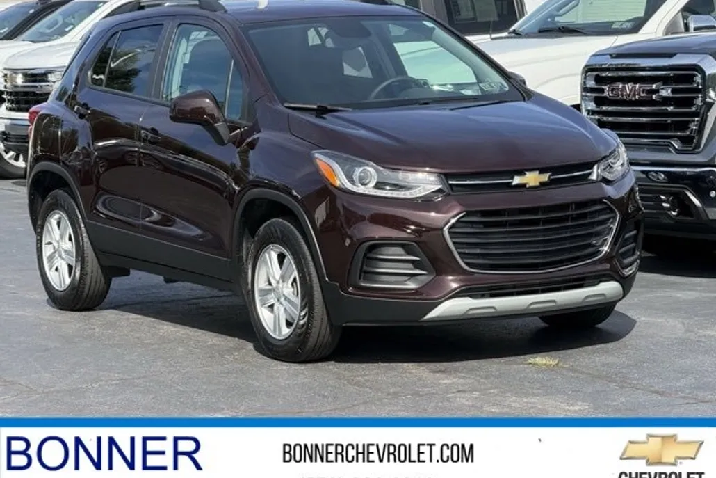 2022 Chevrolet Trax LT photo 1
