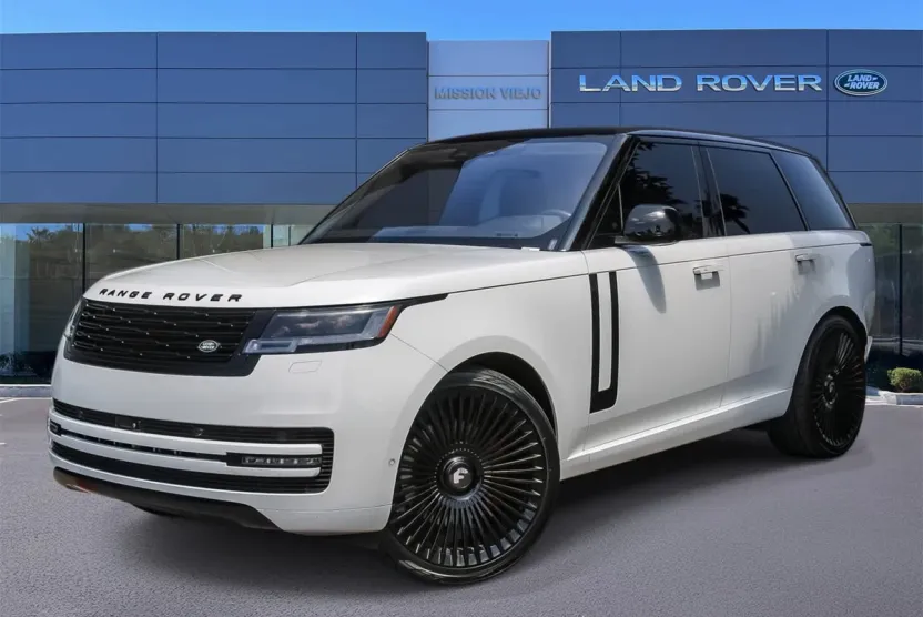 2023 Land Rover Range Rover SE photo 1