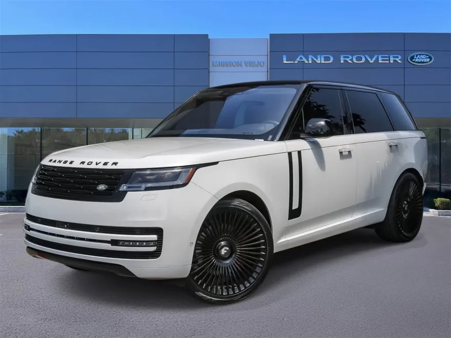 2023 Land Rover Range Rover SE photo 1