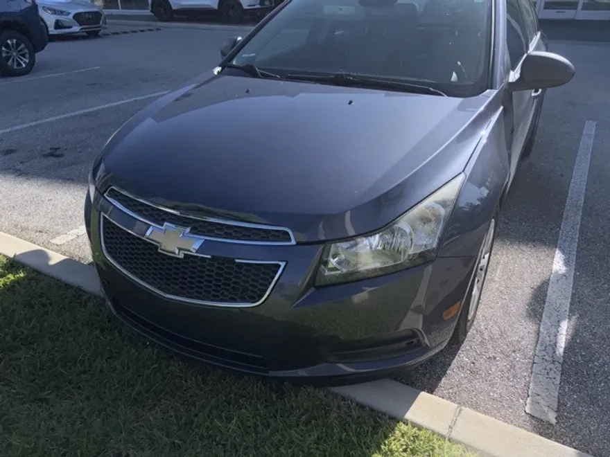 2013 Chevrolet Cruze LS photo 1