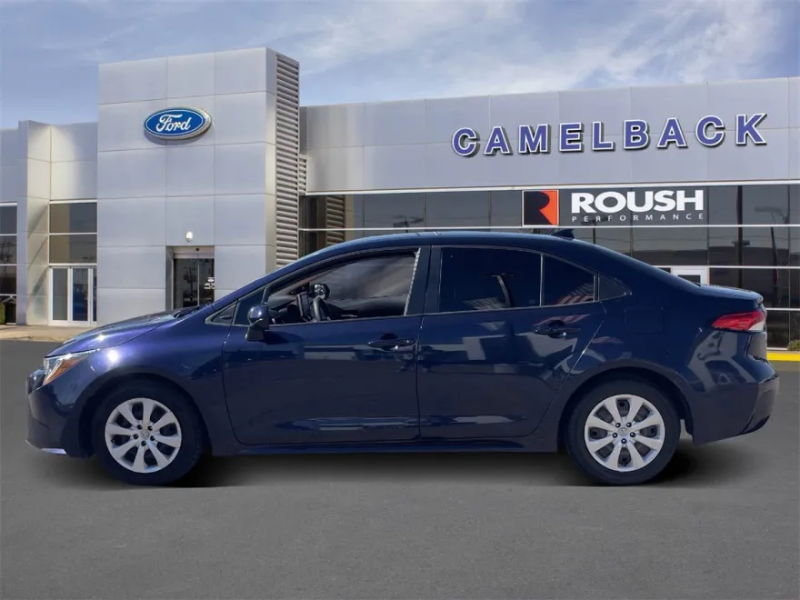 2021 Toyota Corolla LE photo 1