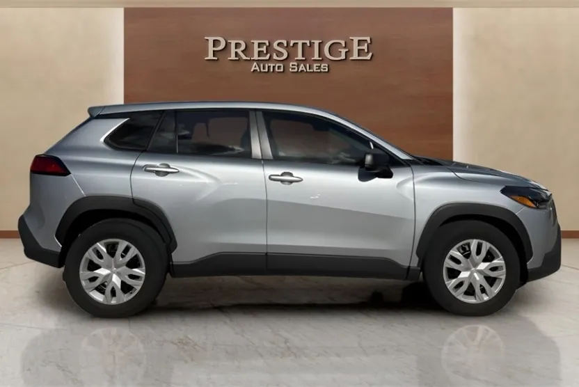 2023 Toyota Corolla Cross L photo 1