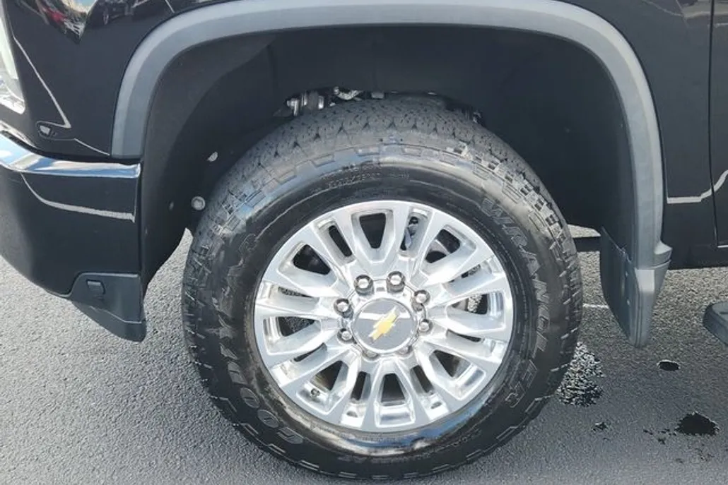 2023 Chevrolet Silverado 3500HD High Country photo 1
