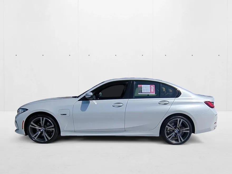 2023 Bmw 330e Sedan photo 1