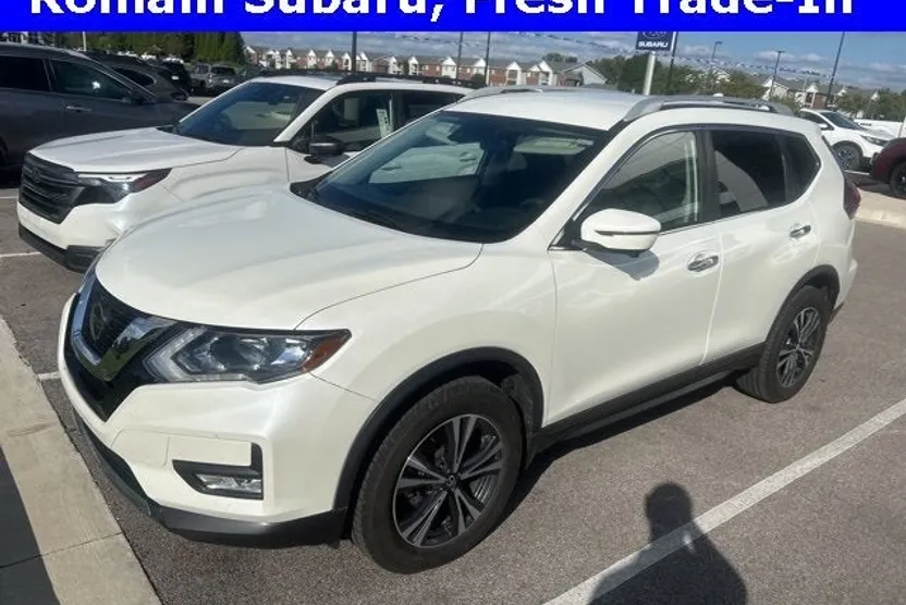 2019 Nissan Rogue SV photo 1