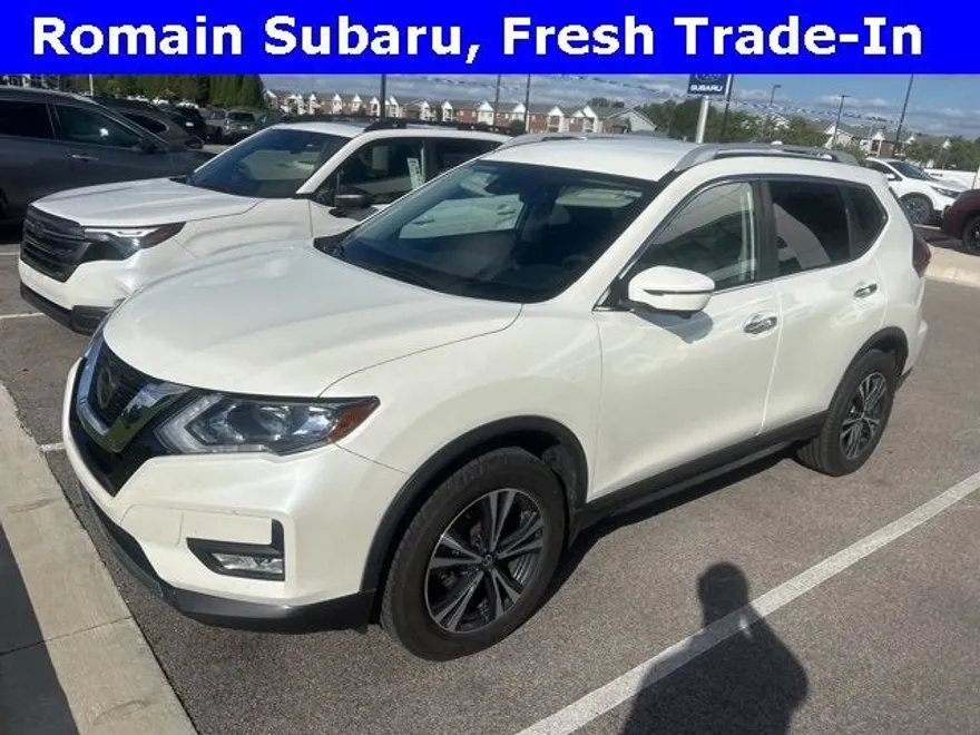 2019 Nissan Rogue SV photo 1