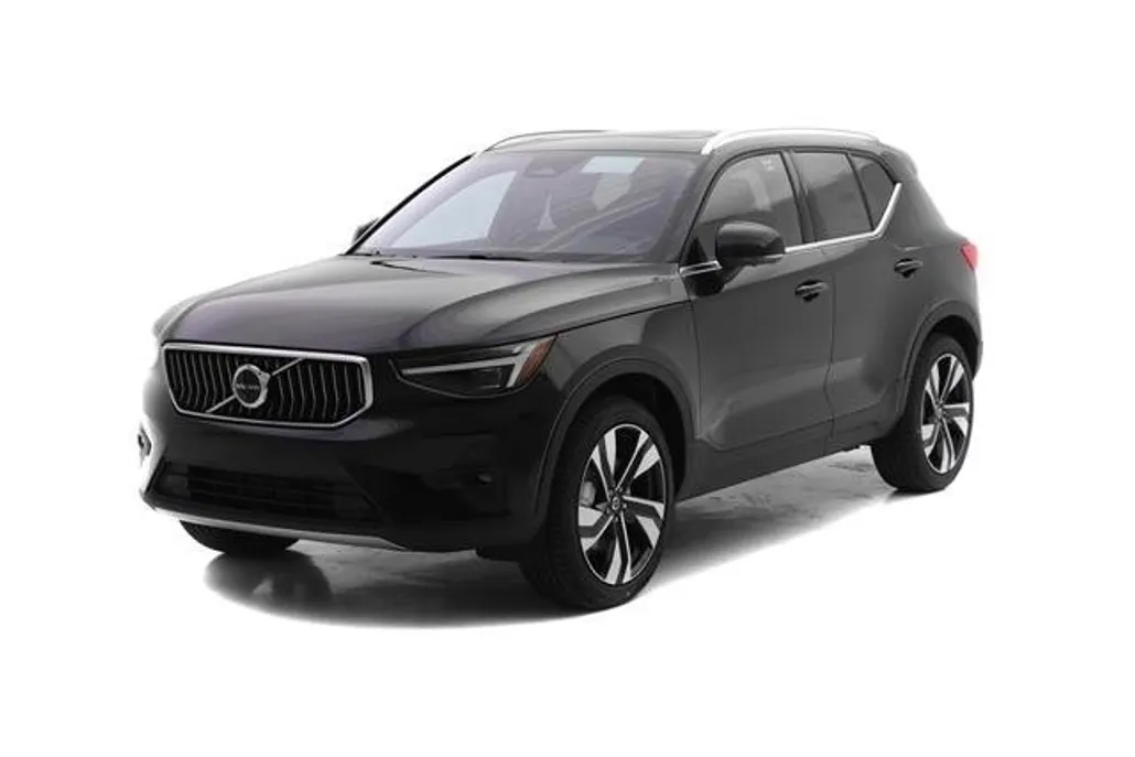 2025 Volvo XC40 photo 1
