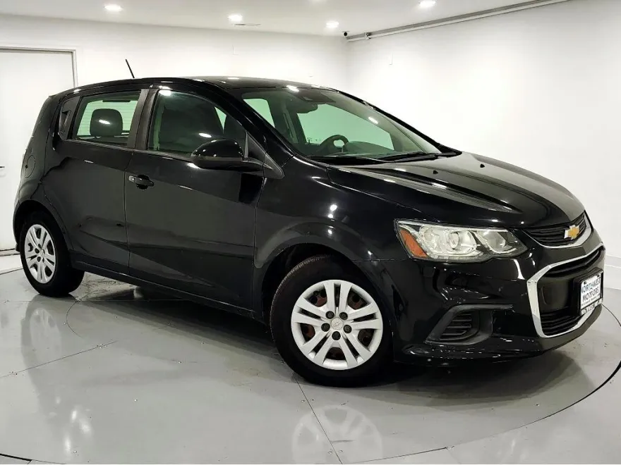 2020 Chevrolet Sonic LT photo 1