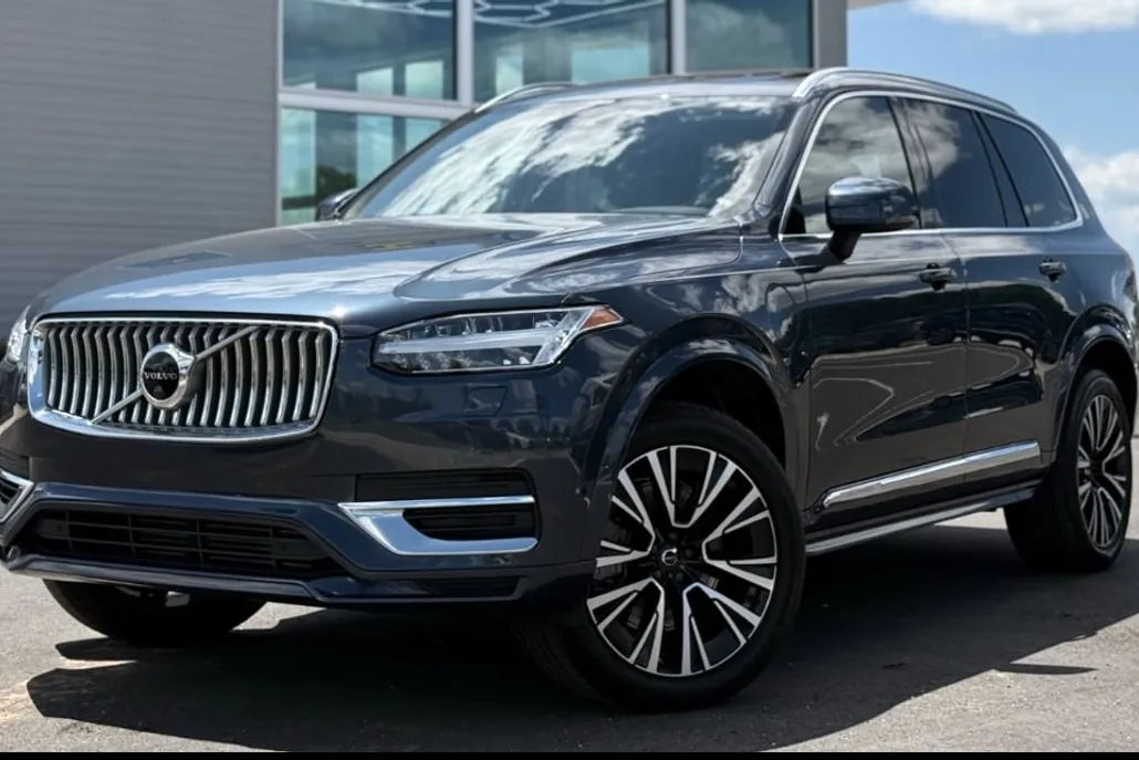 2023 Volvo XC90 Recharge T8 Plus photo 1