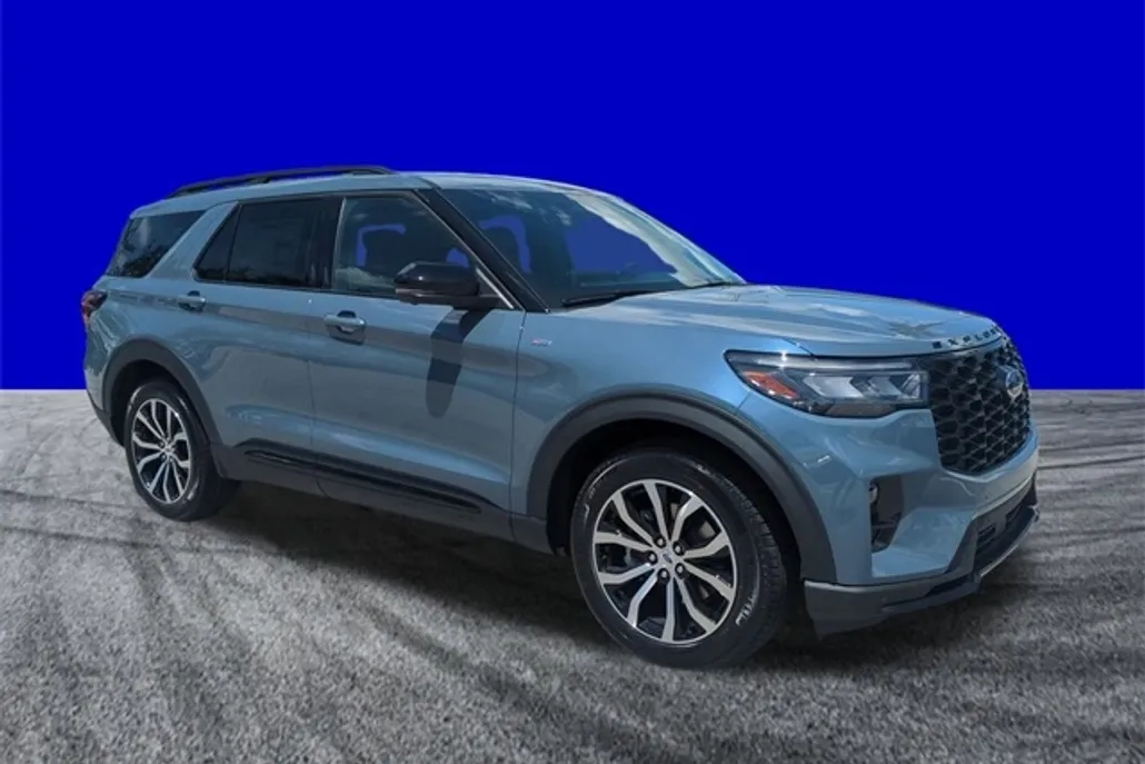 2025 Ford Explorer ST-Line photo 1