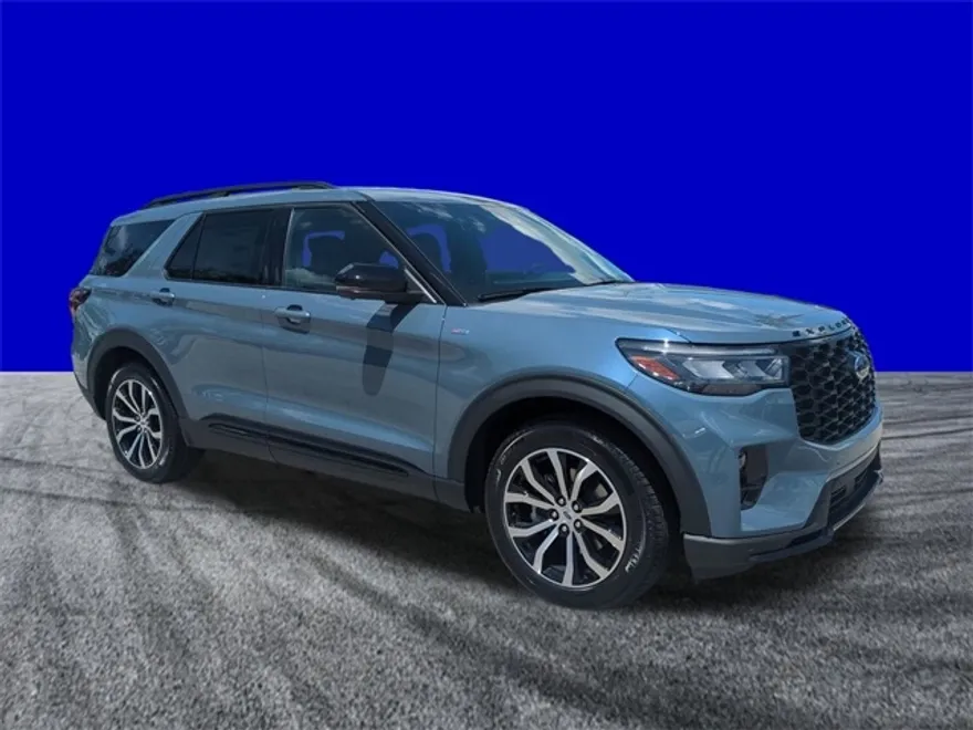 2025 Ford Explorer ST-Line photo 1