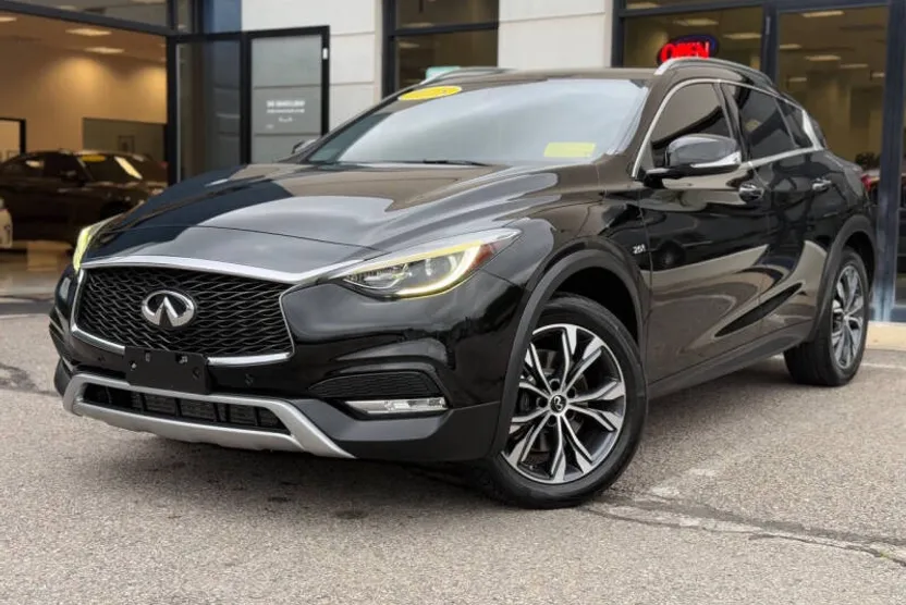 2018 Infiniti QX30 Premium photo 1