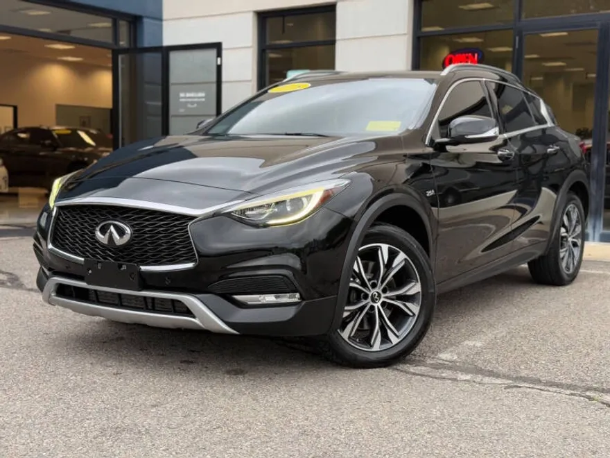 2018 Infiniti QX30 Premium photo 1