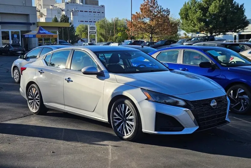 2023 Nissan Altima 2.5 SV photo 1