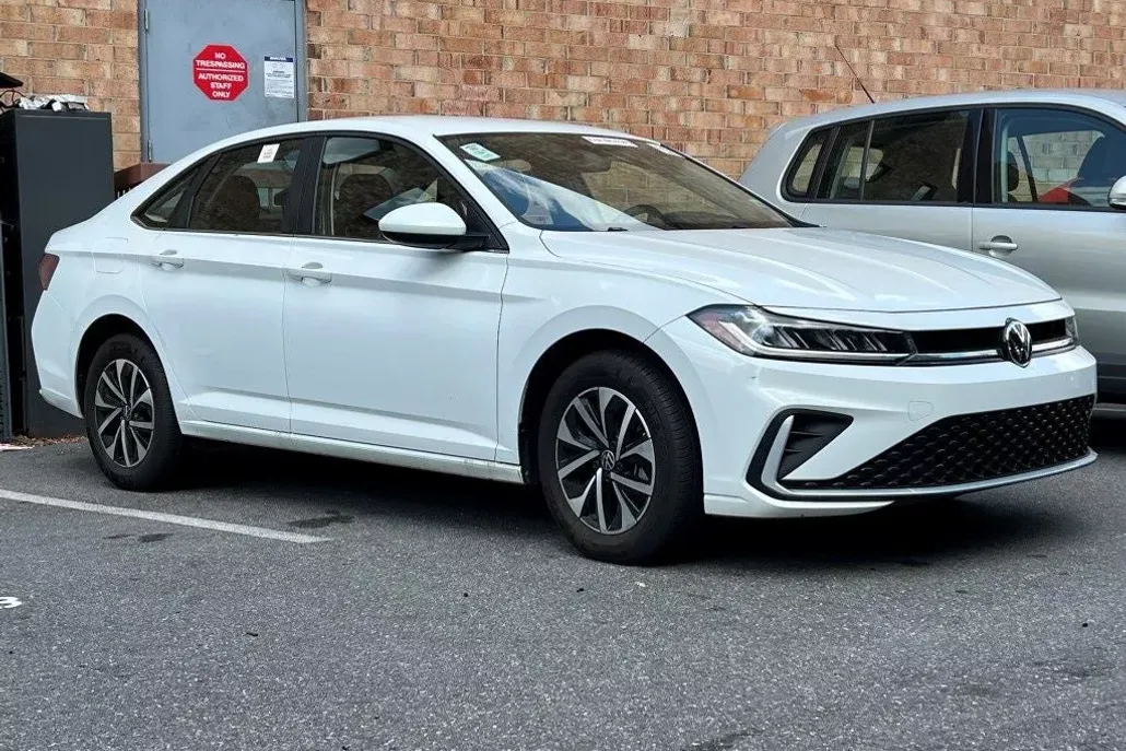 2025 Volkswagen Jetta 1.5T S photo 1