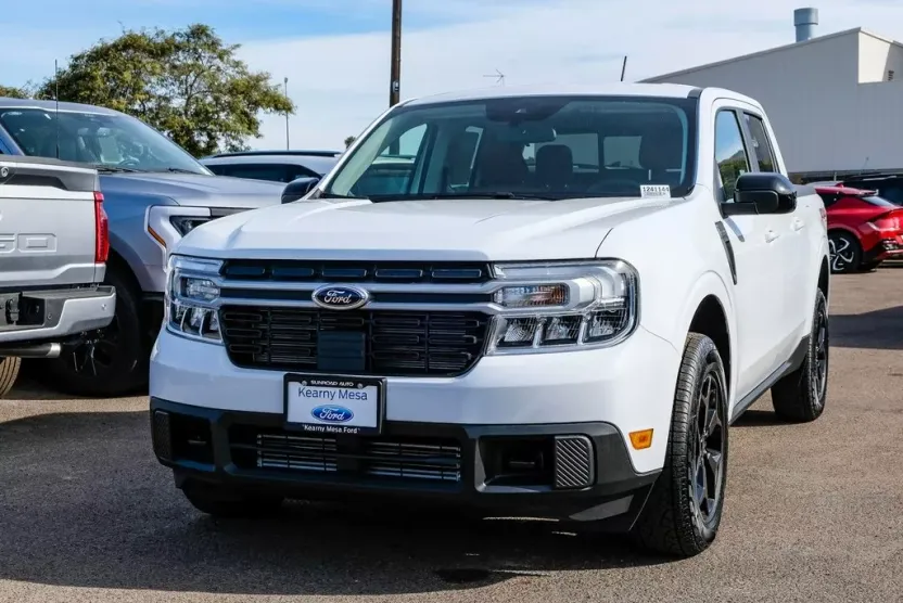2024 Ford Maverick Lariat photo 1