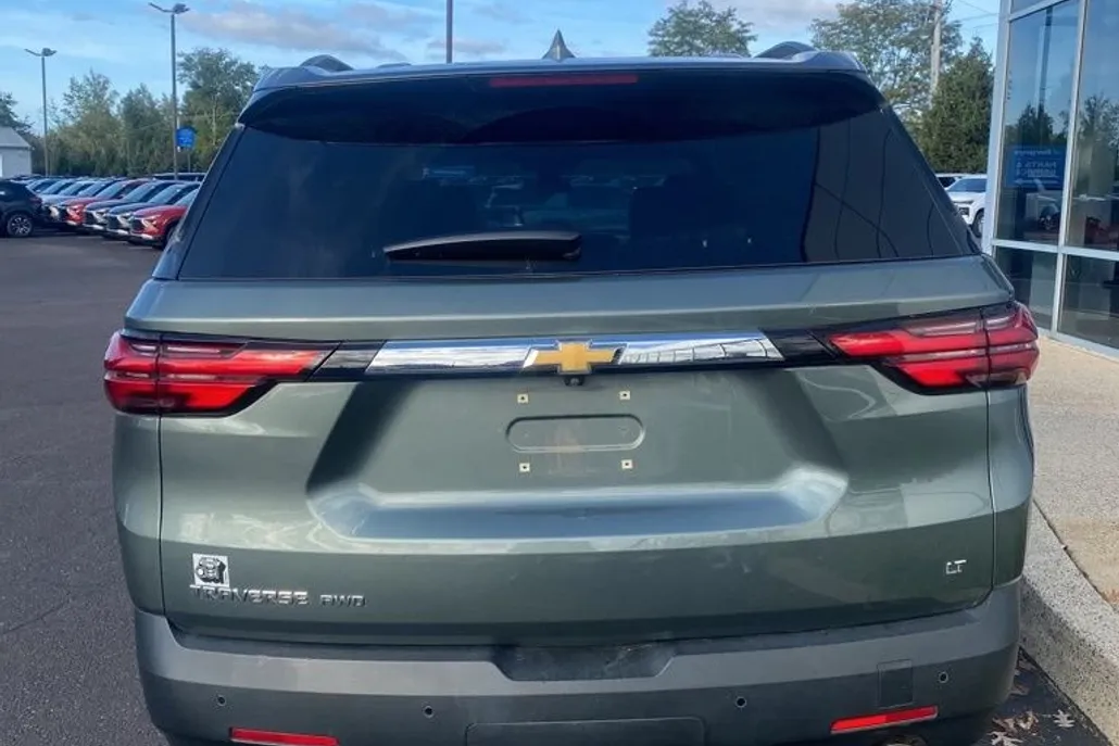 2022 Chevrolet Traverse Leather photo 1