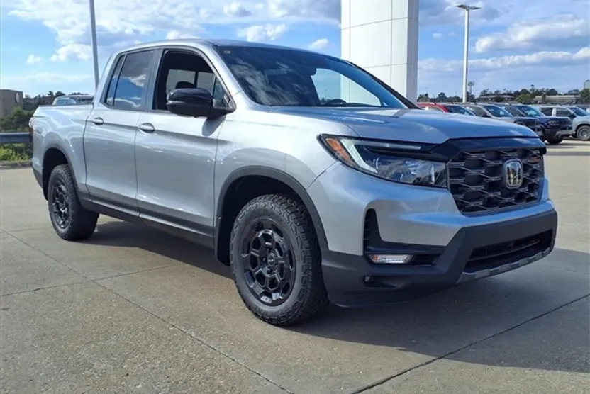 2025 Honda Ridgeline TrailSport photo 1