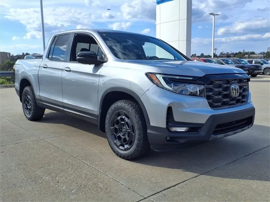 2025 Honda Ridgeline TrailSport photo 1