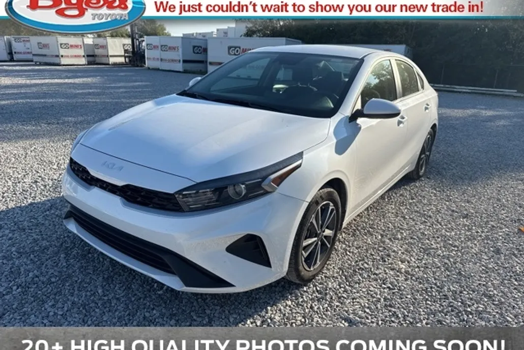 2024 Kia Forte LXS photo 1