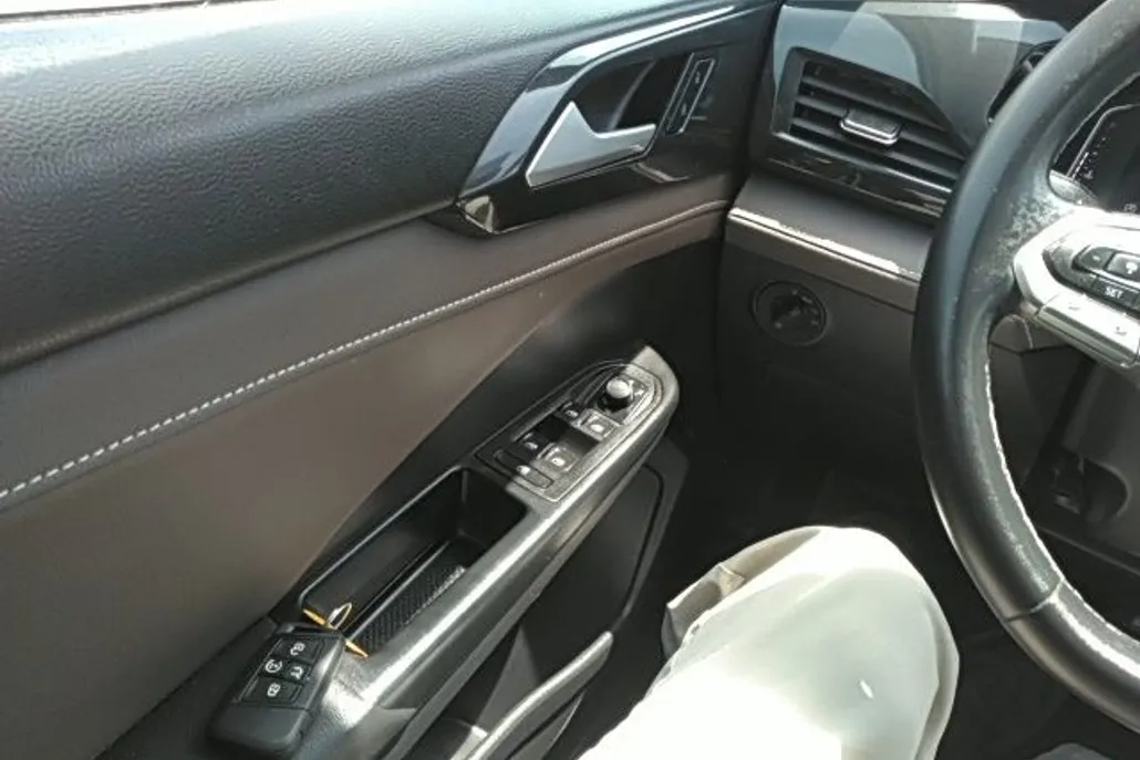 2022 Volkswagen Taos SEL photo 1