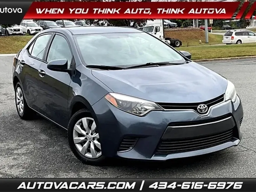 2015 Toyota Corolla LE photo 1