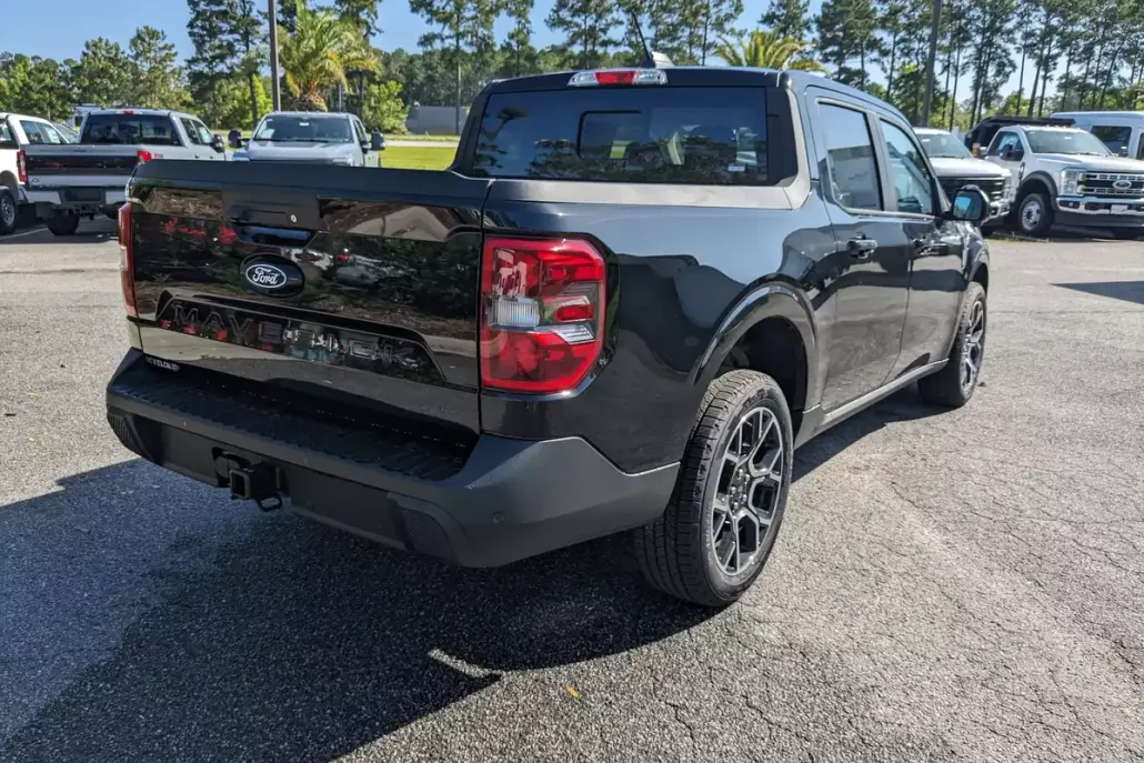 2025 Ford Maverick Lariat photo 1