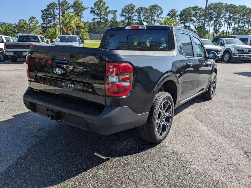 2025 Ford Maverick Lariat photo 1