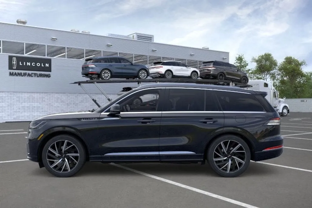 2025 Lincoln Aviator Black Label photo 1