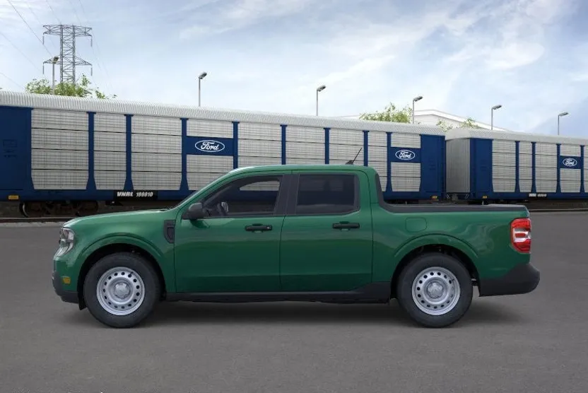 2025 Ford Maverick XL photo 1