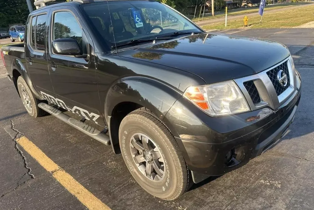 2017 Nissan Frontier PRO-4X photo 1
