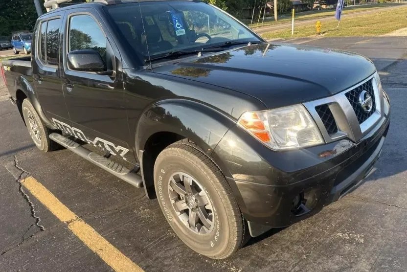 2017 Nissan Frontier PRO-4X photo 1