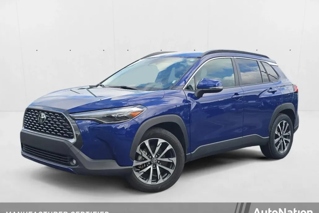 2024 Toyota Corolla Cross XLE photo 1