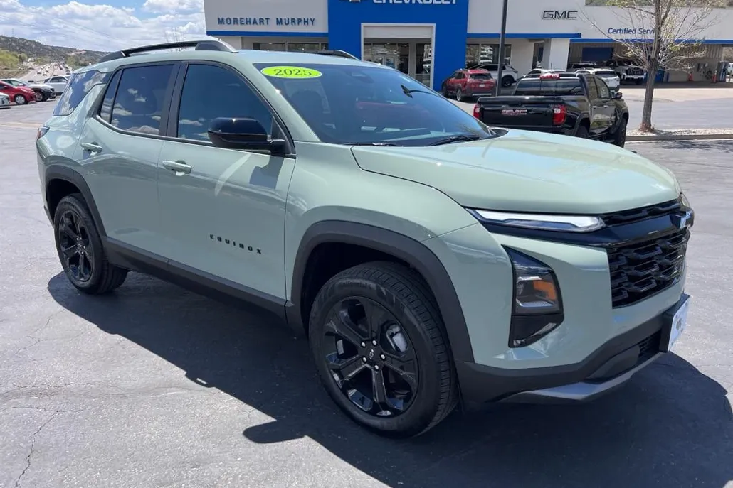 2025 Chevrolet Equinox LT photo 1
