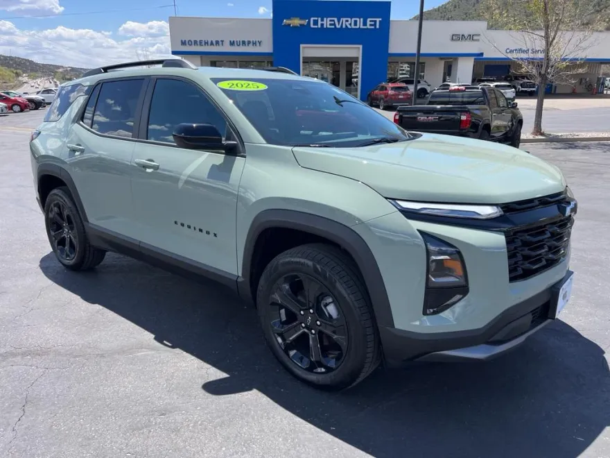 2025 Chevrolet Equinox LT photo 1