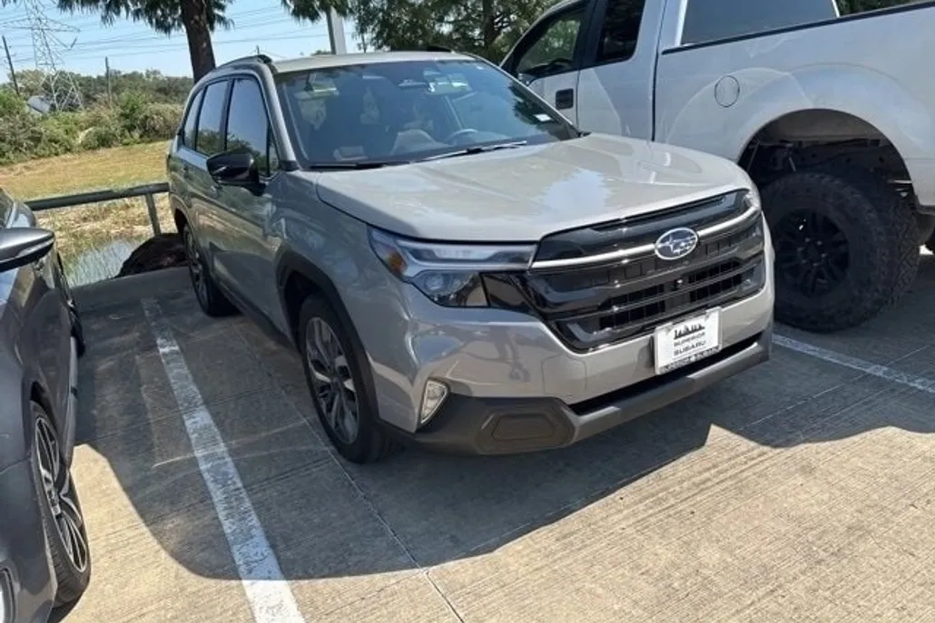 2025 Subaru Forester Touring photo 1