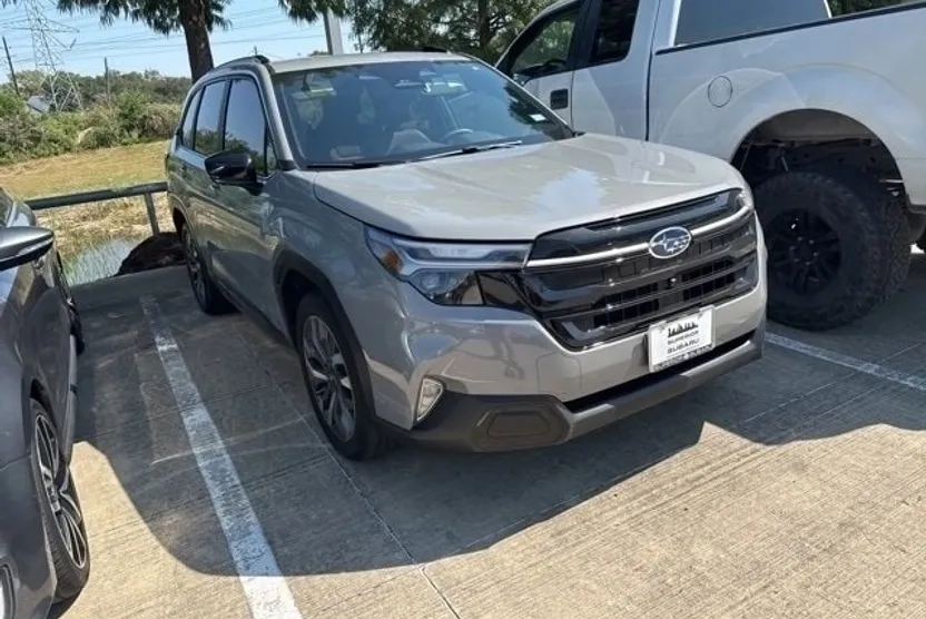 2025 Subaru Forester Touring photo 1