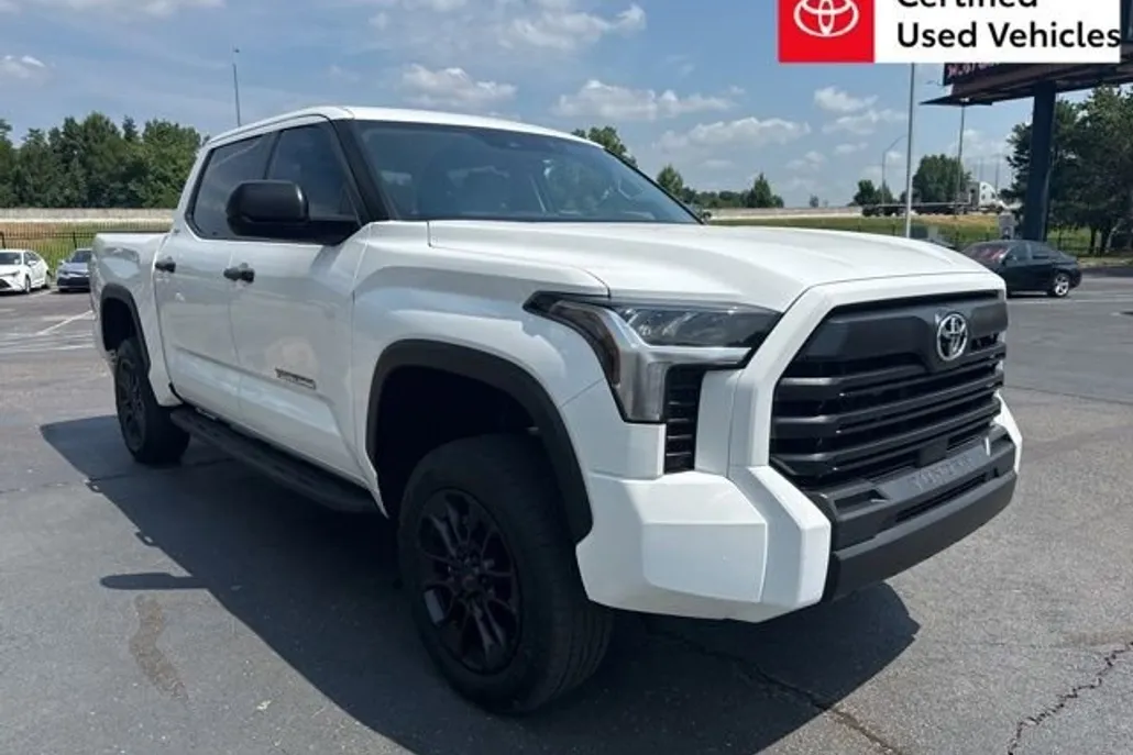 2024 Toyota Tundra SR5 photo 1