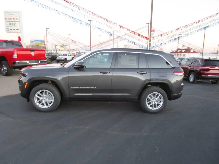 2025 Jeep Grand Cherokee Laredo X photo 1
