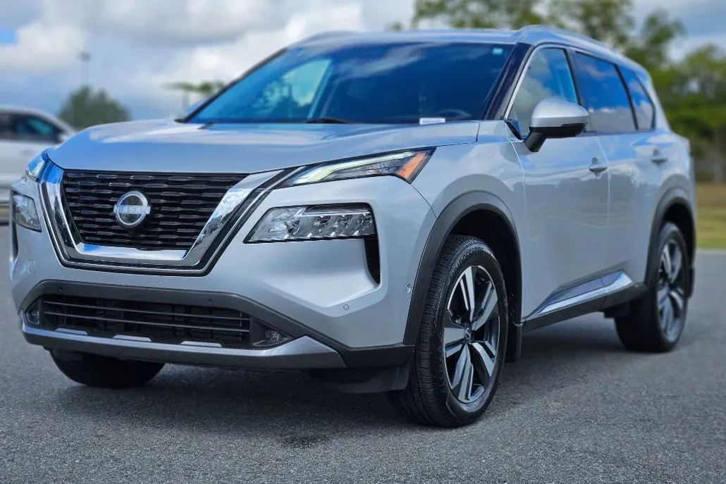 2022 Nissan Rogue SL photo 1