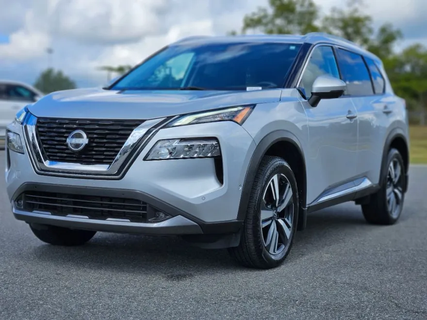 2022 Nissan Rogue SL photo 1