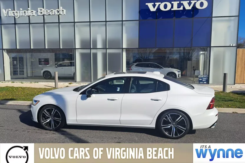 2022 Volvo S60 B5 AWD R-Design photo 1